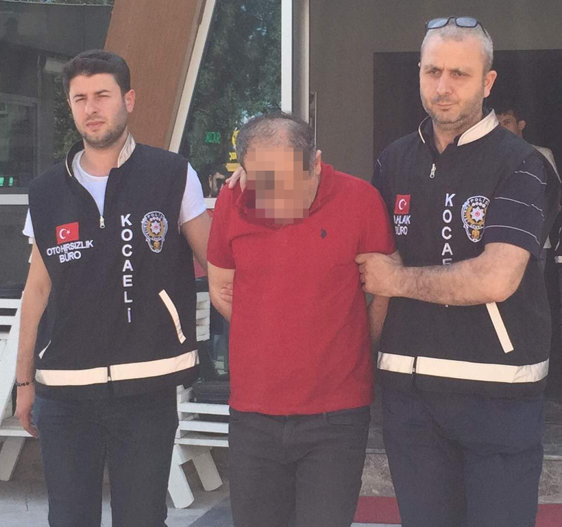 Polis baskınına önlem almışlar! Cami avlusu ve çevresinde fuhuş pazarlığına polis baskını! - Resim: 2