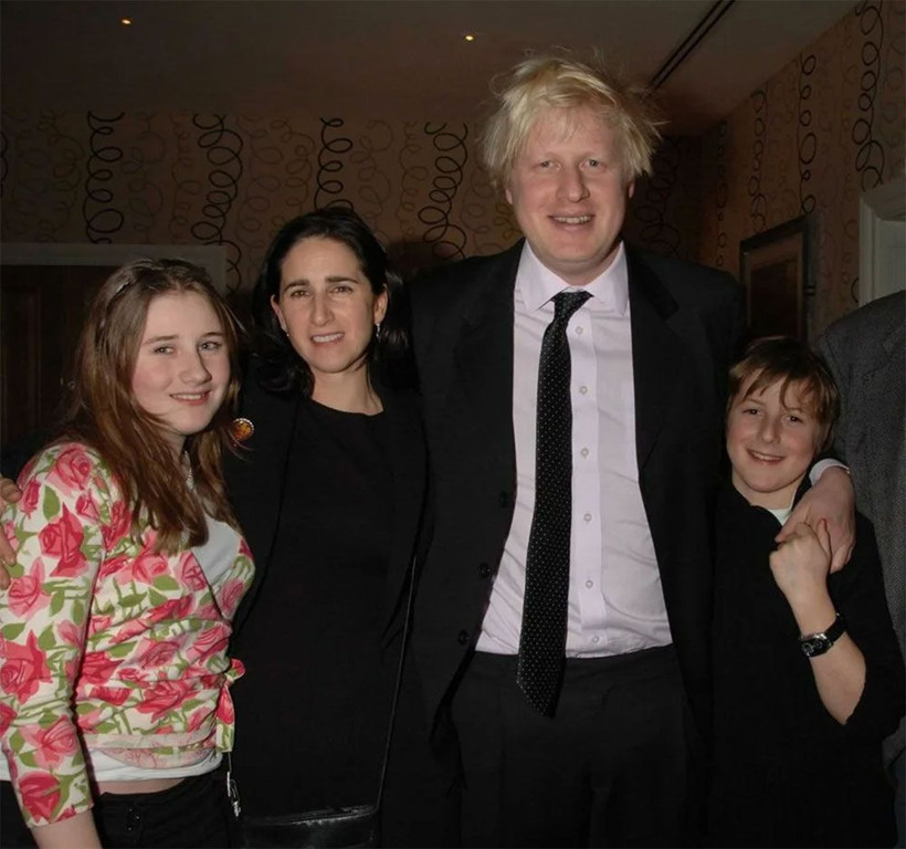 Omicron virüsü Başbakan Boris Johnson'ın garsonluk yapan kızını işsiz bıraktı! - Resim: 4