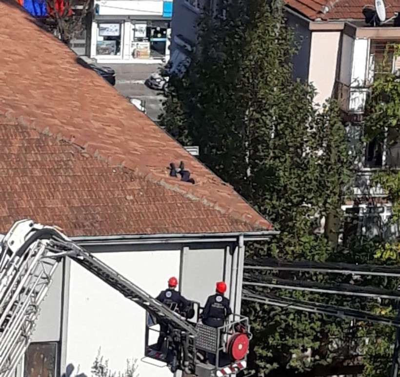 5 saatlik ikna çabasına rağmen 52 metreden atladı - Resim: 1