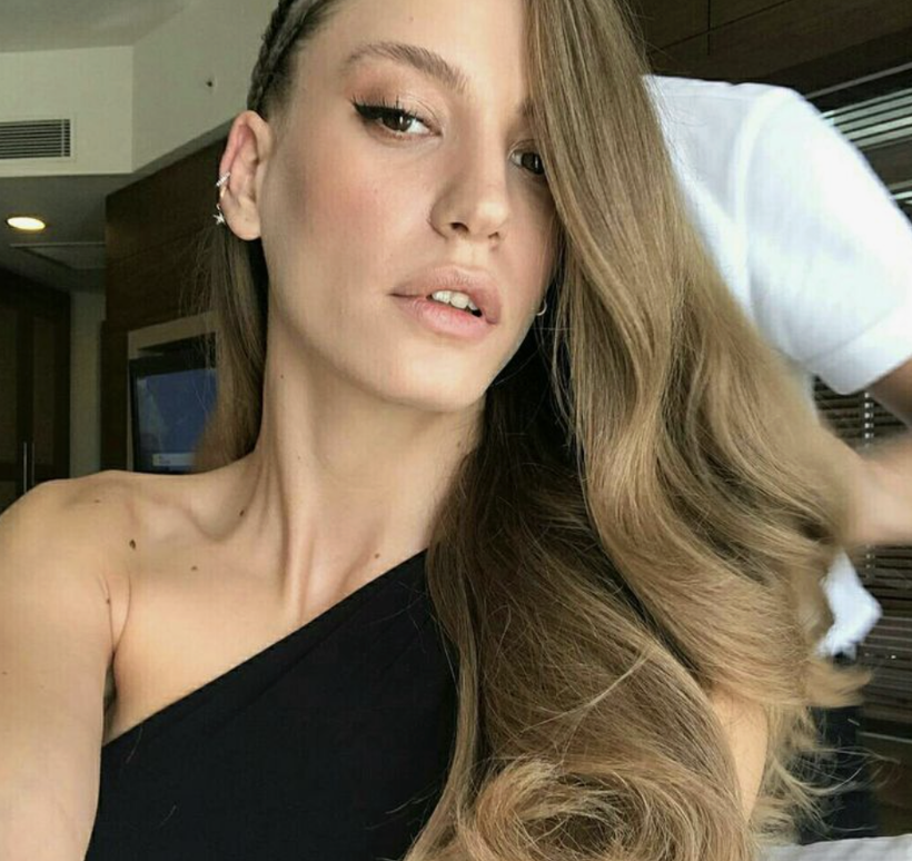 Serenay Sarıkaya aksesuarının fiyatı ile dudak uçuklattı! Sosyal medya çalkalanıyor... - Resim: 3