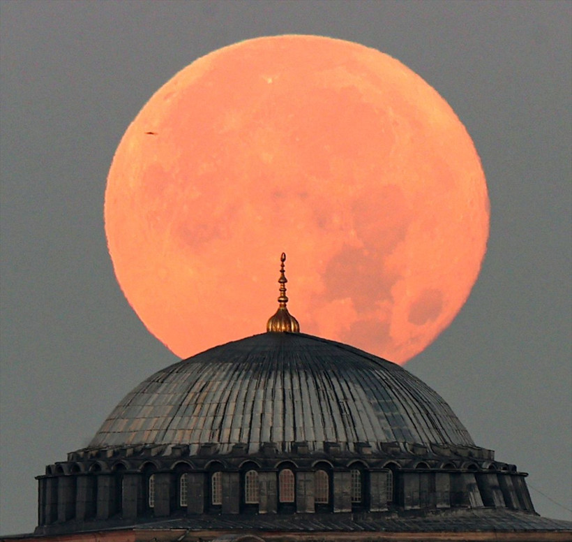İstanbul'da dolunay Ayasofya ile bütünleşti görsel şölen sundu - Resim: 1