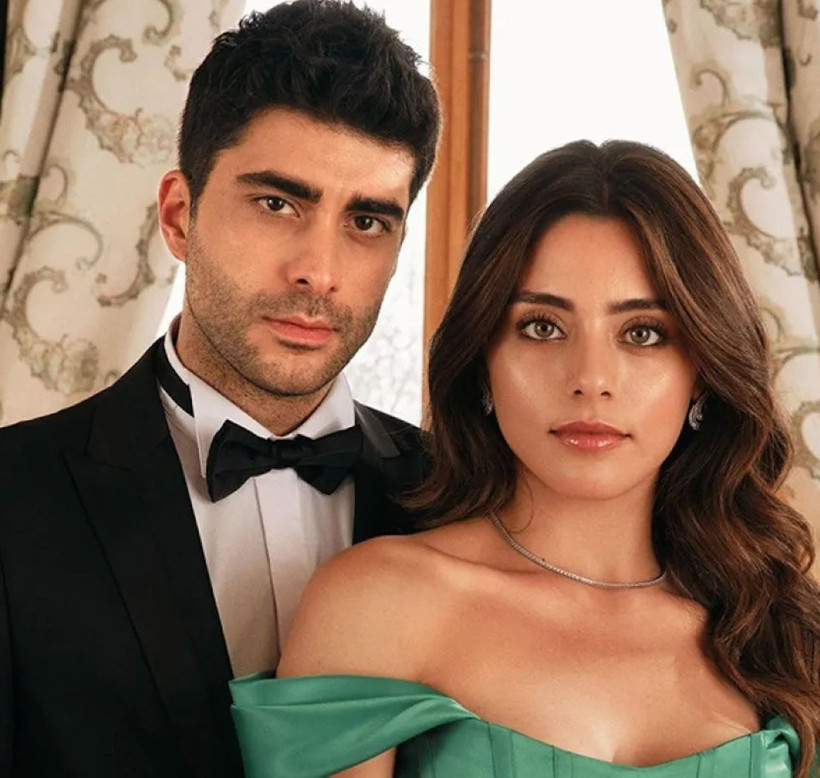 Kızılcık Şerbeti dizisinde jenerik krizi yaşanmıştı! Seray Kaya'dan ilk açıklama - Resim: 1