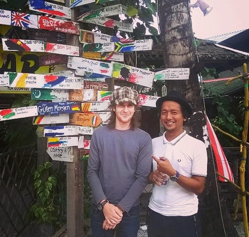 İngiliz Dan Tyler Malezya'da yanlış dili öğrenince fenomen oldu - Resim: 1