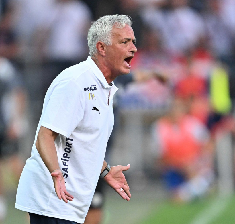 Fenerbahçe'de 3 futbolcu kadro dışı... Mourinho, Hajduk Split'e yenilgi sonrası o isimlerin üzerini çizdi! - Resim: 4