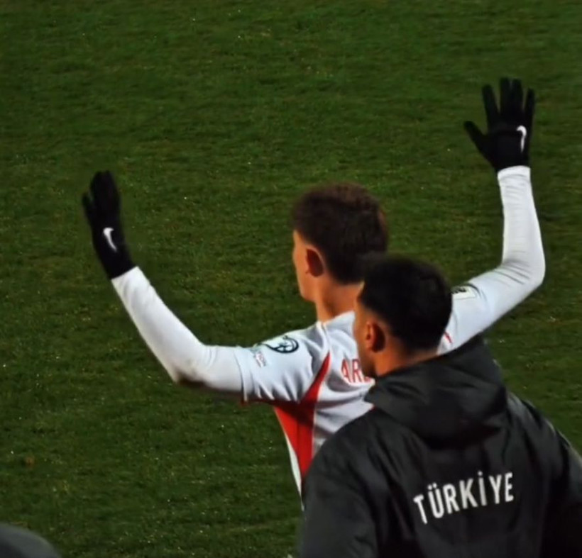 Arda Güler Kosova maçının son dakikalarında heyecandan yerinde duramadı! - Resim: 3
