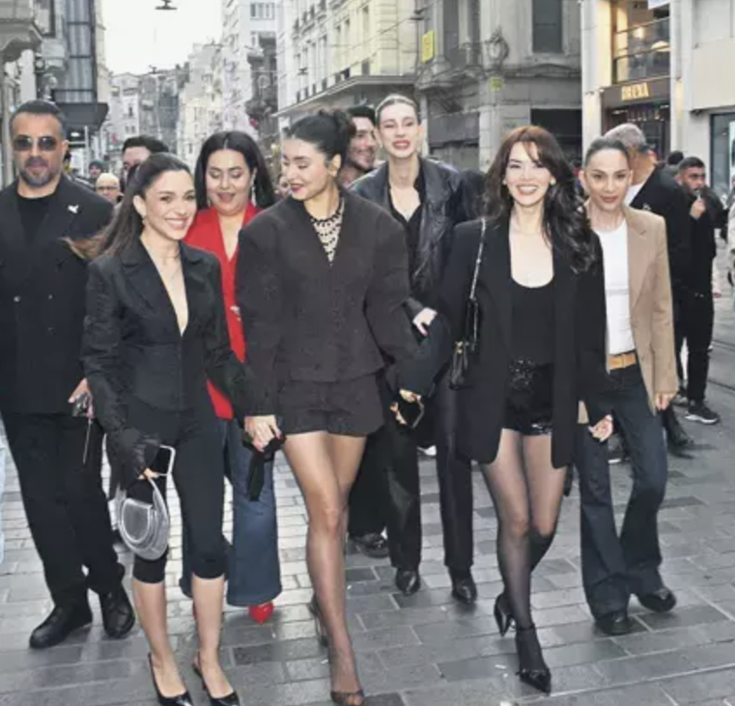 Seray Kaya'dan yeni paylaşım! Sultana filmi ile sınırları zorladı... - Resim: 4