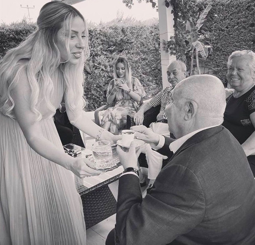 Arkas Holding'in sahibi Lucien Arkas kendisinden 42 yaş küçük Merve Sakallı ile evlendi - Resim: 2