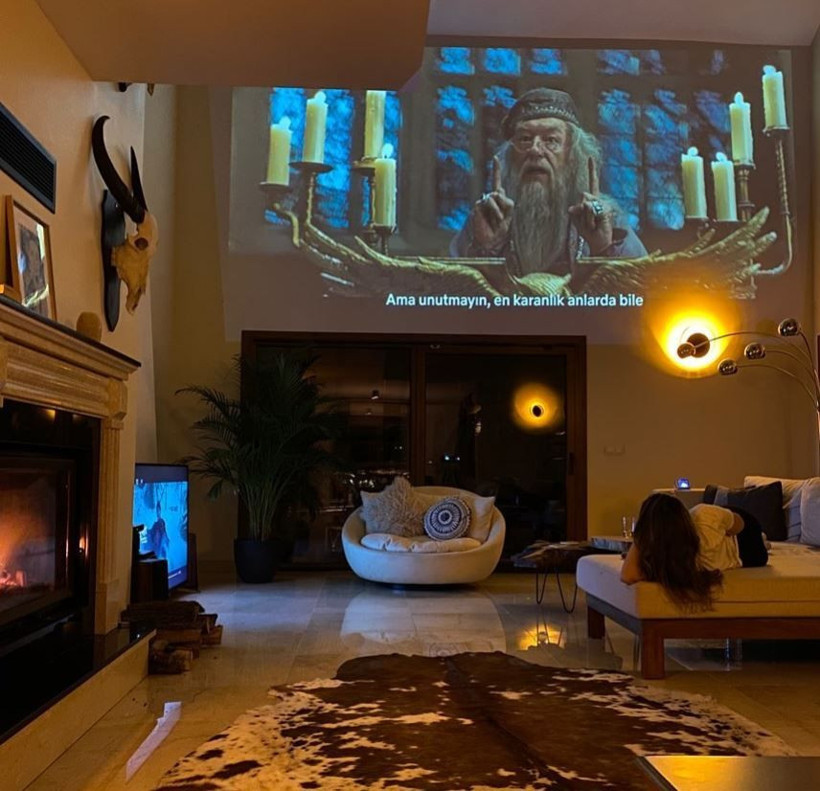 Gamze Erçel'in paylaştığı karantina pozuna yorum yağdı olay oldu! - Resim: 2