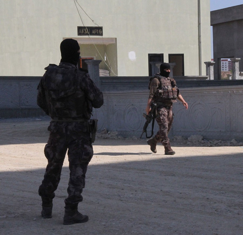 Dehşet evi polisler baskın yaptı şoke eden manzara! - Resim: 2