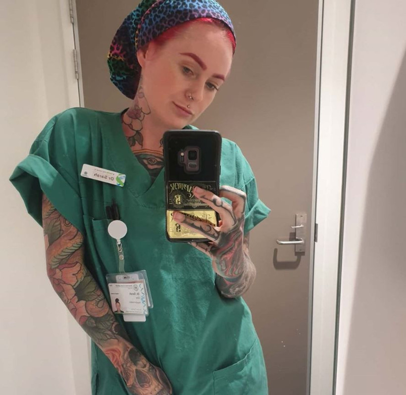 Koronavirüsle mücadele eden en aykırı doktor görünüşü şaşırtıyor! - Resim: 2