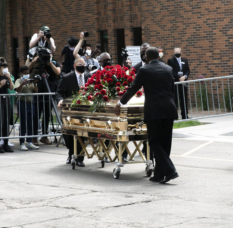 George Floyd için ilk cenaze töreni düzenlendi! Tabutun üzerinde dikkat çeken yazı - Resim: 2
