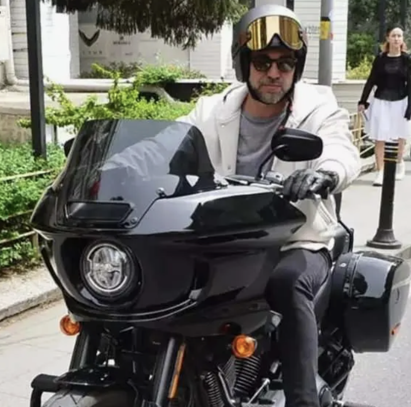 Başarılı oyuncu Engin Altan Düzyatan'ın motosikletinin fiyatı olay - Resim: 3