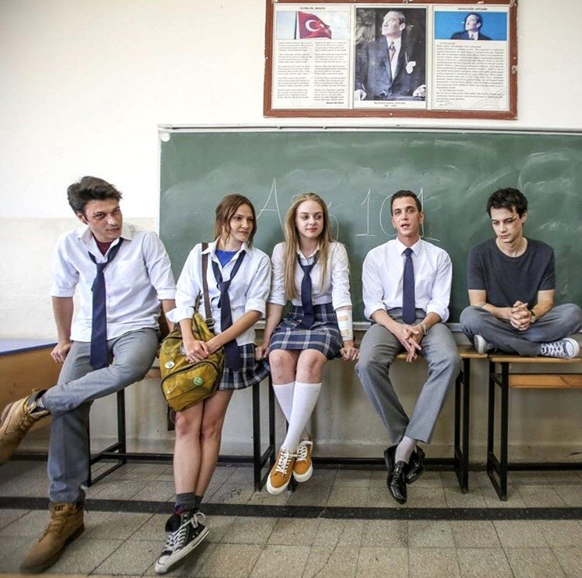 Aşk 101 dizisindeki edepsiz +18'lik sahneler olay oldu! - Resim: 1