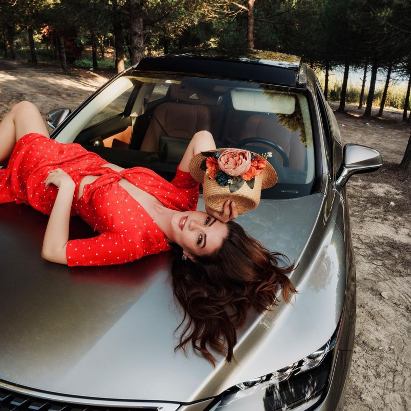 Burcu Özberk'in yeni imajı sosyal medyayı salladı! "Ah şu güzelliğin ömre bedel bebeğim" - Resim: 2