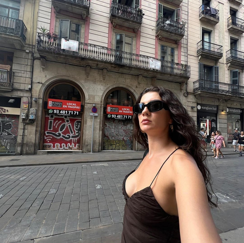 Burcu Özberk'in yeni imajı sosyal medyayı salladı! "Ah şu güzelliğin ömre bedel bebeğim" - Resim: 4