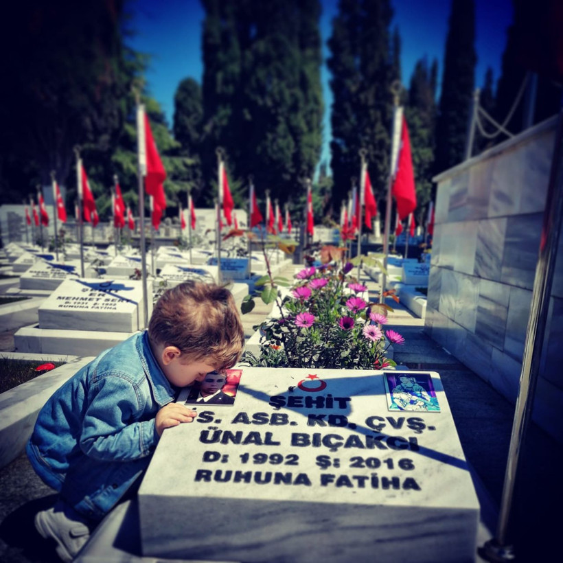 Minik İsmail'den duygulandıran şehitlik ziyareti - Resim: 1