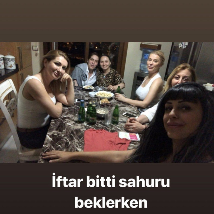 Songül Karlı sütyensiz sahur pozu paylaştı olay oldu! - Resim: 2