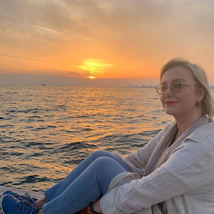 Zümrüt Apartmanı'na kızan Berna Laçin'den Elif Şafak'ın Mahrem kitabına destek - Resim: 1