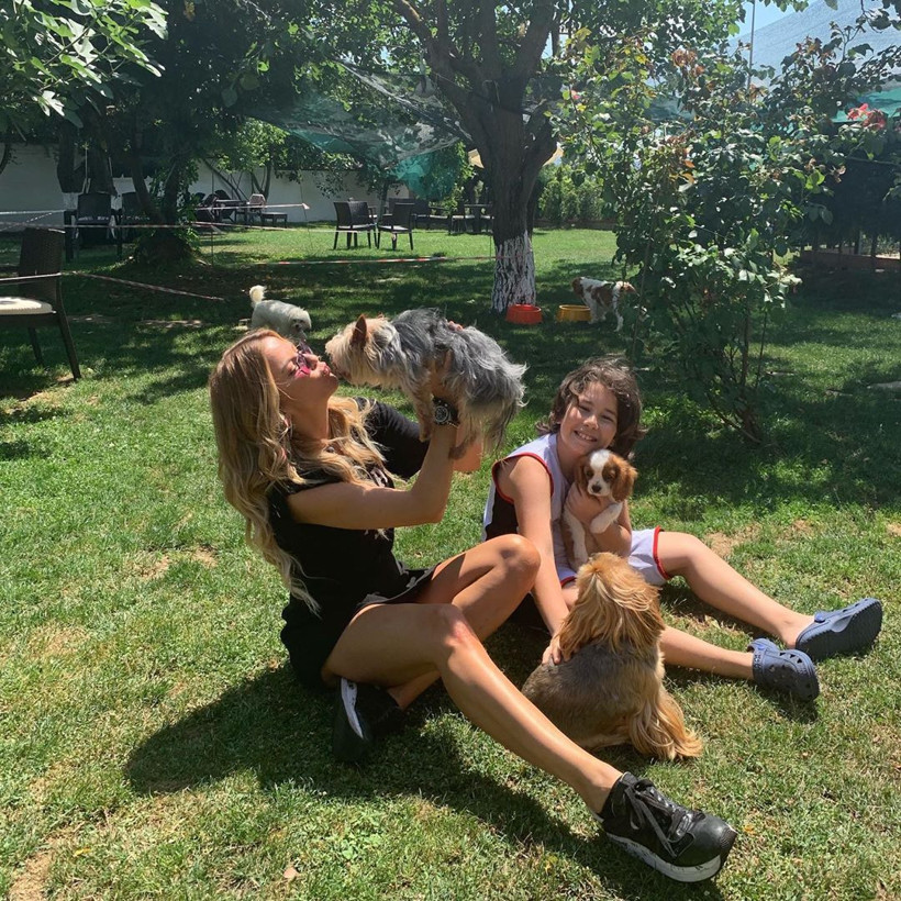 Ivana Sert, bikinili fotoğrafıyla genç kızlara taş çıkarttı - Resim: 2