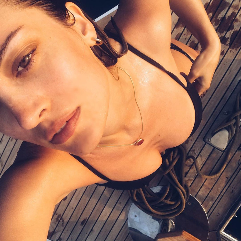 İrem Sak'ın ayna karşısında çektiği paylaşım fena... - Resim: 1