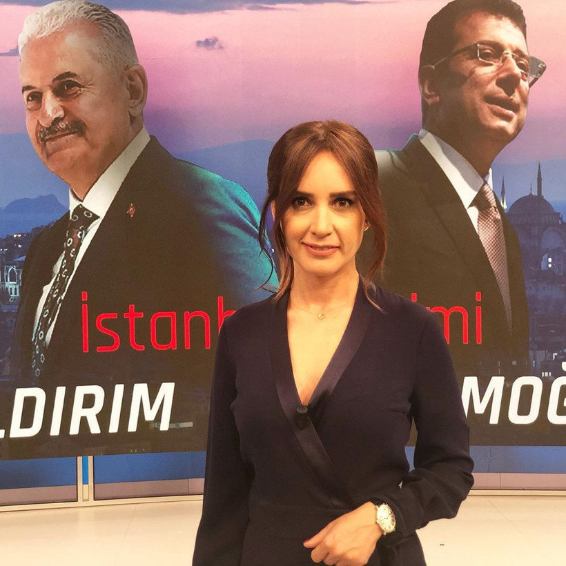 Nazlı Çelik mini şortuyla sosyal medyayı salladı - Resim: 1