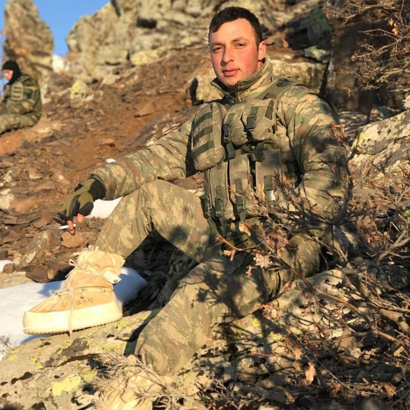 İki ilde şehit cenazeleri vardı şehit eşini asker selamıyla uğurladı - Resim: 1