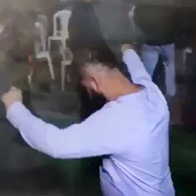 Damada para takıyormuş gibi yapıp soydu! Sonra göbek atarak gitti - Resim: 4