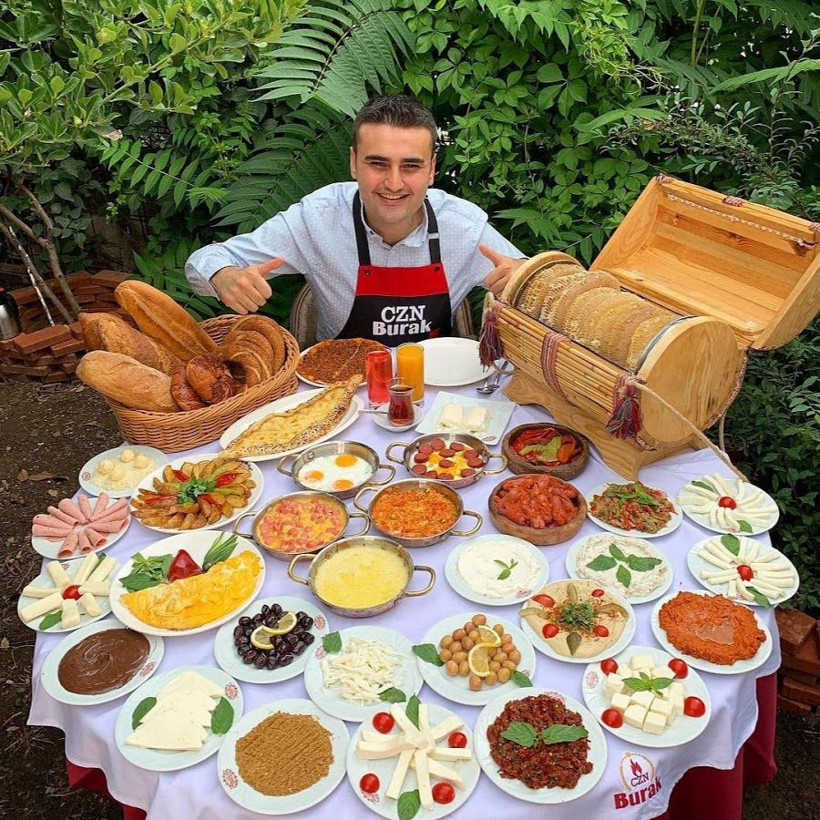 CZN Burak Özdemir 'annesi rüşvetten tutuklandı' iddialarına sert çıktı - Resim: 4