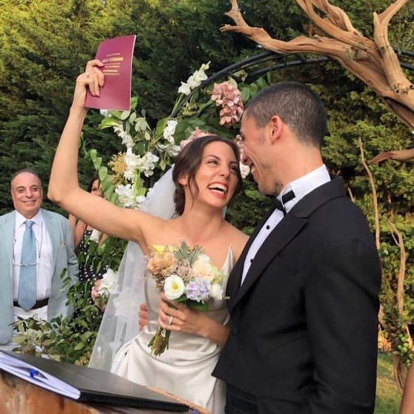 Can Bonomo ve Öykü Karayel'in karantina pozu eşini havaya kaldırdı! - Resim: 4