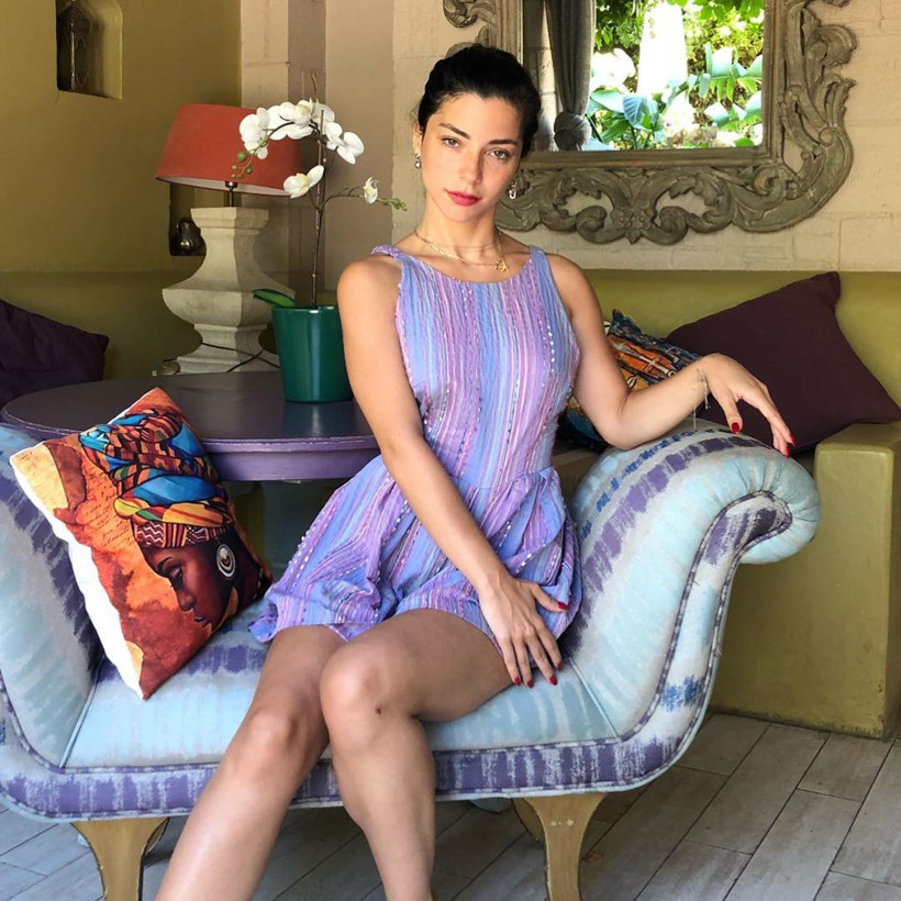 Merve Boluğur sütyensiz poz verdi takipçileri abartılı bulunca tepki yağdı - Resim: 1