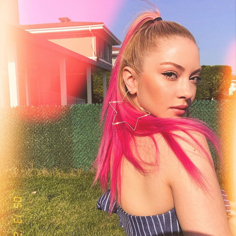 Ece Seçkin'e pilot sevgilisi Çağrı Terlemez öyle bir hediye aldı ki görenler şaşkına döndü - Resim: 1