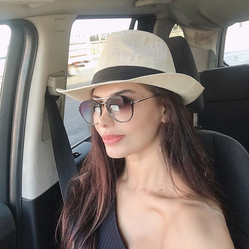 Şarkıcı Hatice'ye maske bile engel olamadı! 10 yaş küçük sevgilisinin dudaklarına yapıştı - Resim: 1