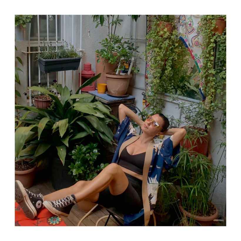 Yasak Elma'nın Ender'i Şevval Sam'ın arabası görenleri şaşırttı! Diziden binlerce lira kazanıyor - Resim: 2