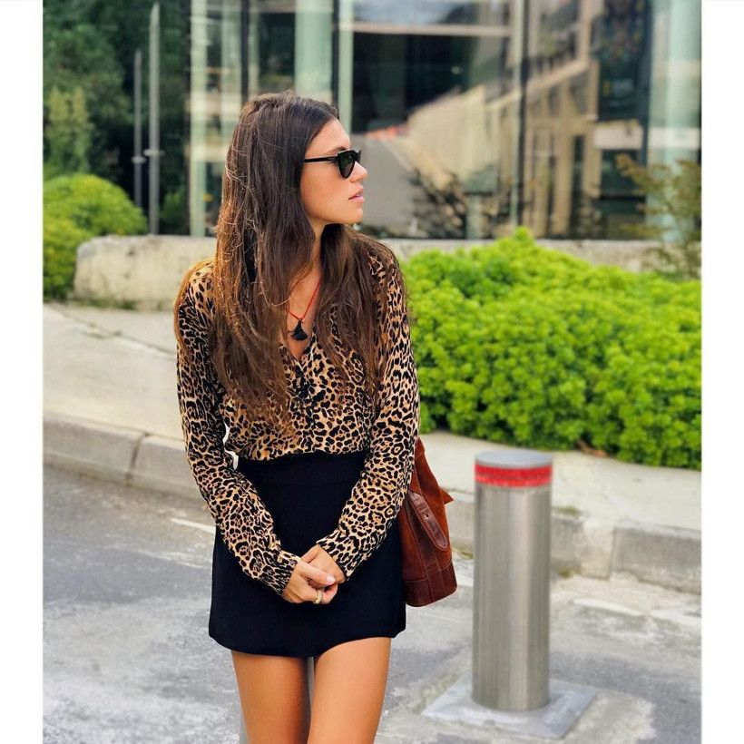 Yüsra Geyik düğmelerini açtığı pozuyla olay oldu! Arka Sokaklar'ın Zeliş'i - Resim: 2