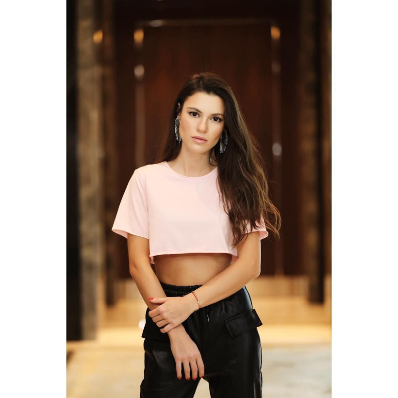 Yüsra Geyik düğmelerini açtığı pozuyla olay oldu! Arka Sokaklar'ın Zeliş'i - Resim: 4