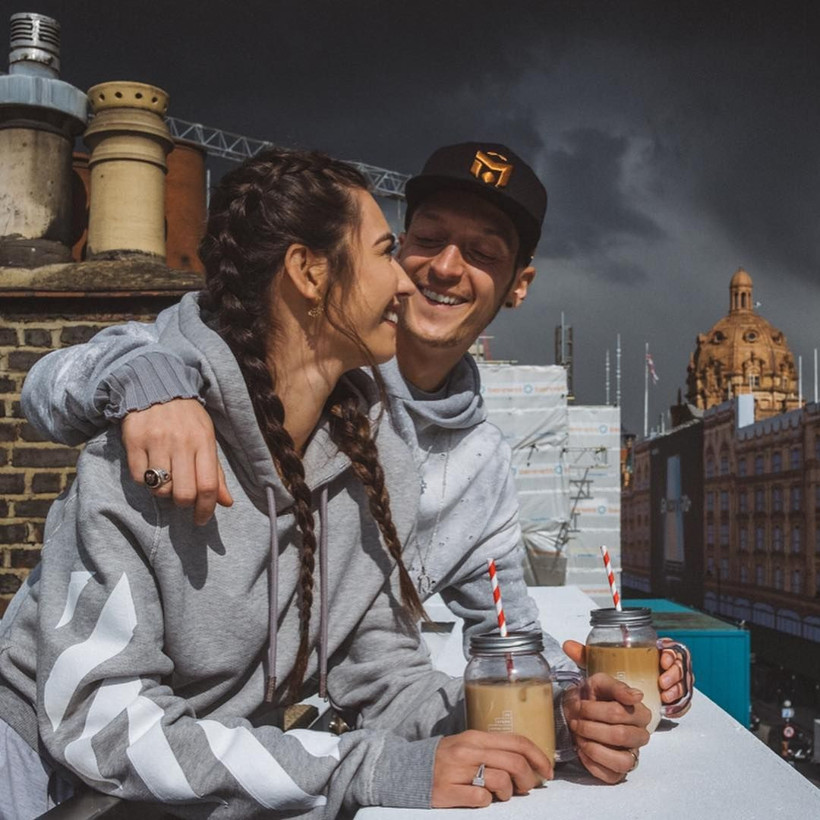 Mesut Özil son hareketiyle takdirleri topladı! Eşi Amine Gülşe duygulandı - Resim: 3