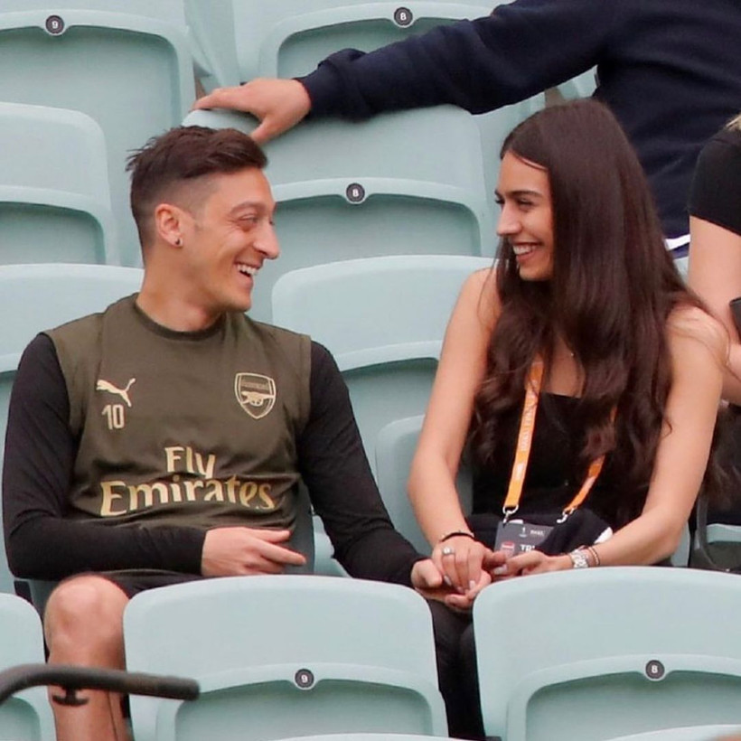 Mesut Özil son hareketiyle takdirleri topladı! Eşi Amine Gülşe duygulandı - Resim: 4