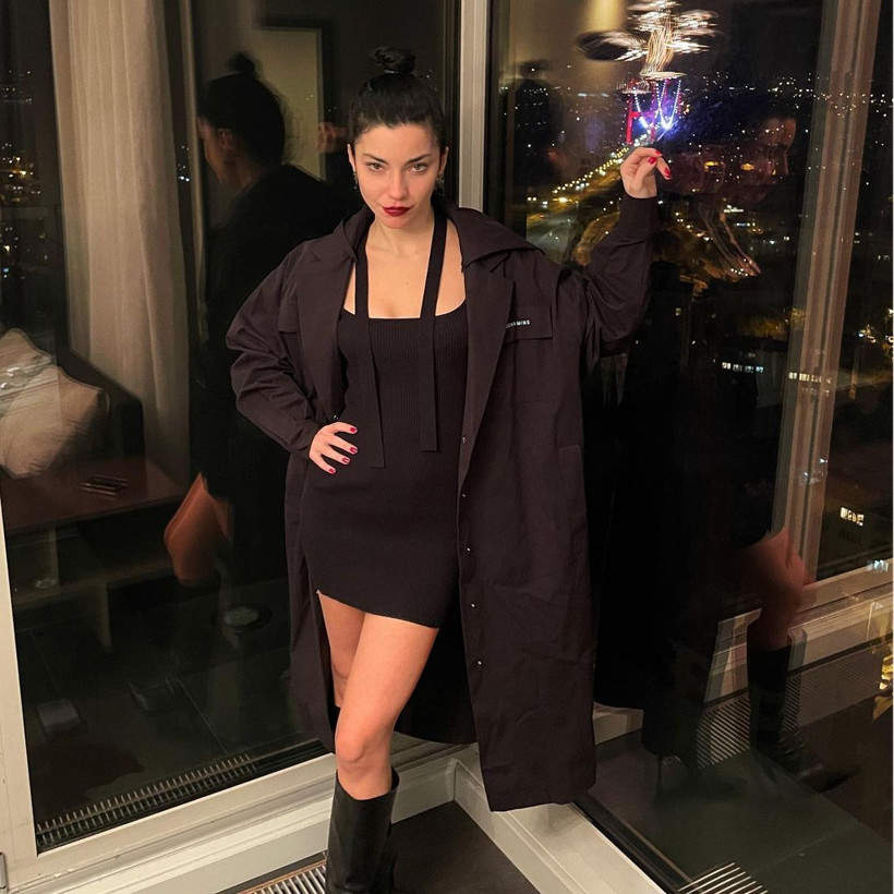 Merve Boluğur dekolteli pozunu paylaştı: Sokağa bu kadar seksi çıkamazsın - Resim: 4