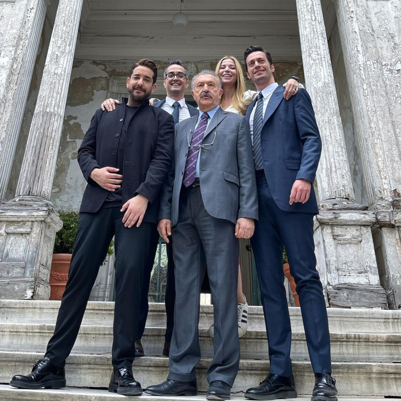 Camdaki Kız'ın başrolü Feyyaz Şerifoğlu Ajda Pekkan'la diziyi izledi bakın ne paylaştı - Resim: 1