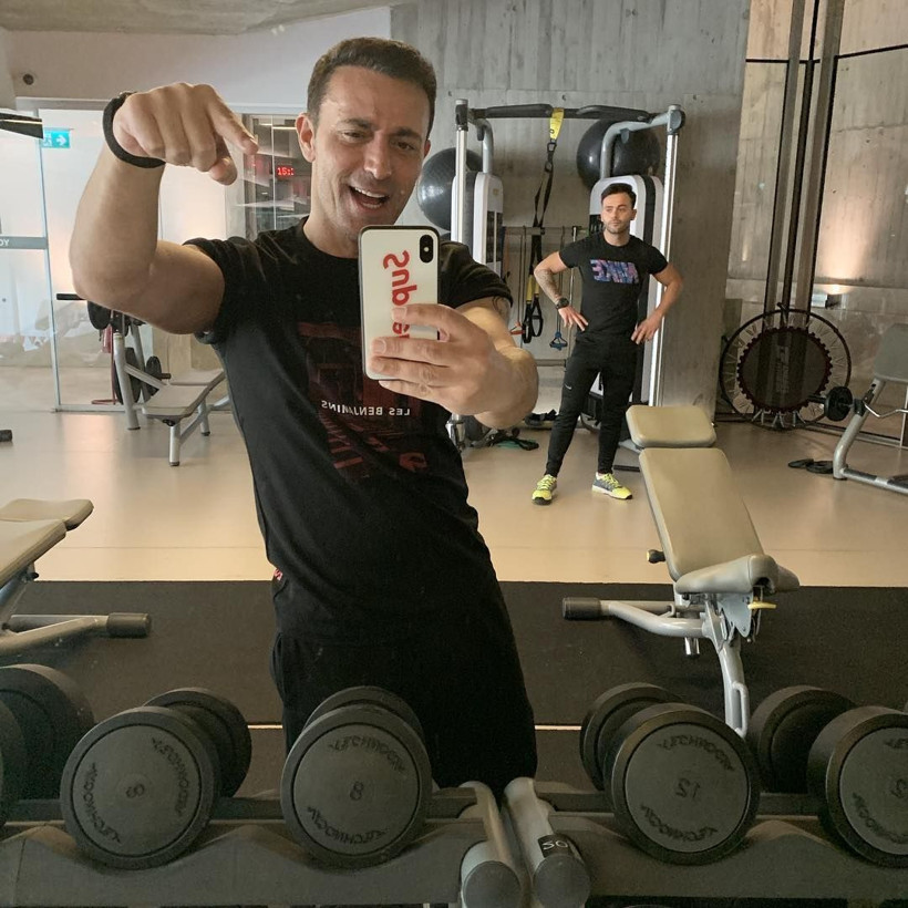 Milli Takım şarkısı için para aldı mı? Estetik itirafı geldi Mustafa Sandal'dan olay açıklamalar - Resim: 1