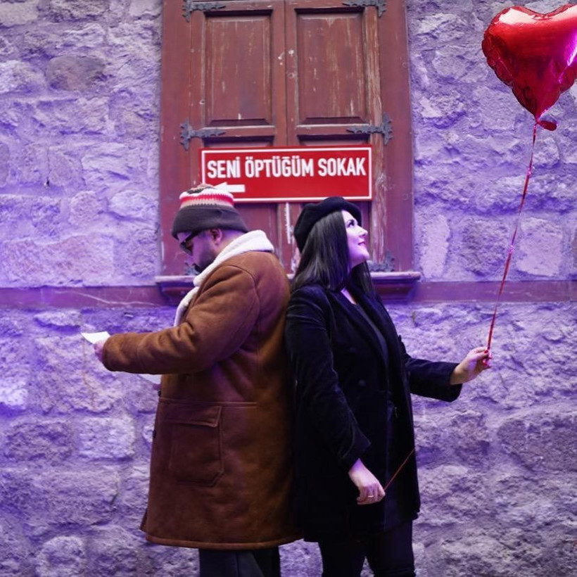 Zirvedeki ismi gören kimse inanamadı! Tarkan Hadise Demet Akalın İrem Derici Zeynep Bastık'a fark attı: İşte yılın şarkısı... - Resim: 3