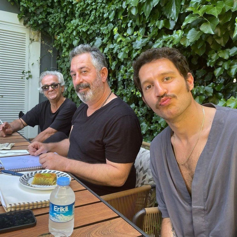 1 TL'lik zam için bakın nasıl tepki verdi! '27 milyon zarardayım' diyen Cem Yılmaz paylaştı - Resim: 1