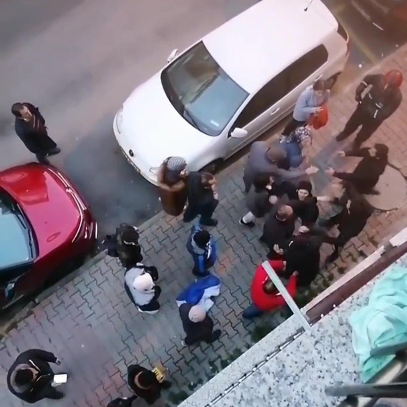 İstanbul'da cinsel organını gösterip taciz etti! Mahalle ayağa kalktı yakalayıp... - Resim: 3