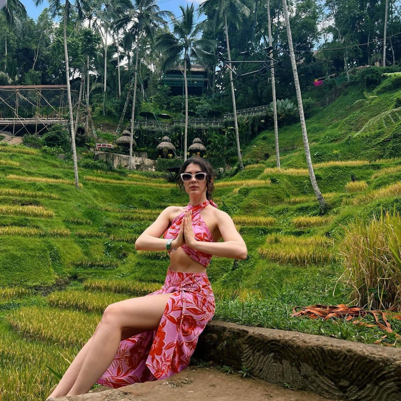 'Uyanamıyorum' diyen Burcu Özberk bikinili pozlarıyla nefes kesti! Yaza herkesten önce girdi - Resim: 4