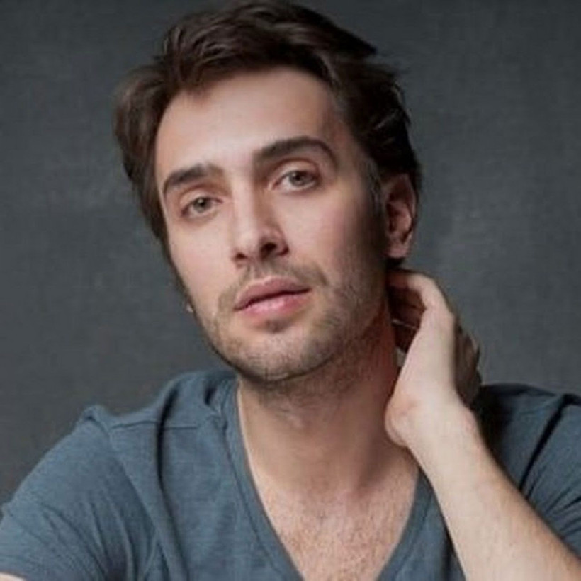 Ulaş Tuna Astepe gizemli aşkı ile Galata'da görüntülendi! - Resim: 1