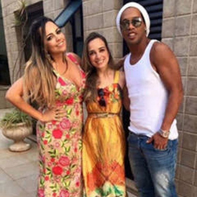 Efsane futbolcu Ronaldinho 2 sevgilisiyle aynı evde yaşıyor! İkisiyle birden evlenecek - Resim: 2