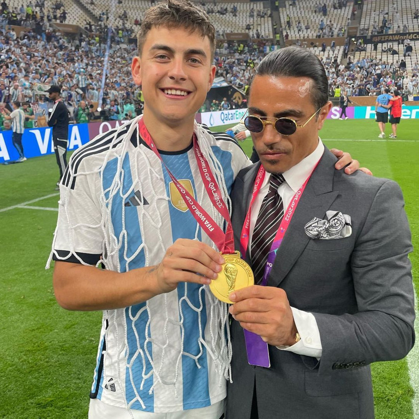 Nusret Dünya Kupası finaline damga vurdu! Katar'da sahaya indi, yaptı şovunu - Resim: 4