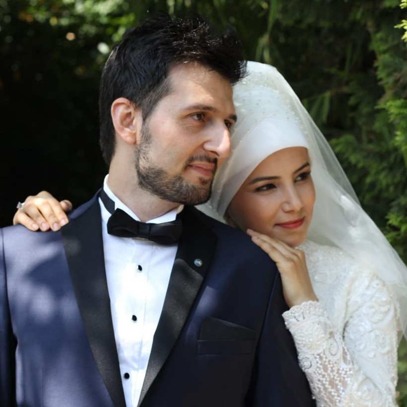 Depremde yok olan 3 kişilik aileden geriye bu fotoğraflar kaldı camideki o an... - Resim: 3