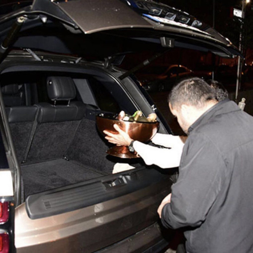 Ekonomik kriz Demet Akalın'ı da vurdu! Açtırdığı alkol şişelerini aracına yükledi - Resim: 4