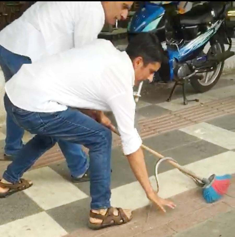 Şanlıurfa'da kahvehanede oturanların başına yılan düştü - Resim: 2